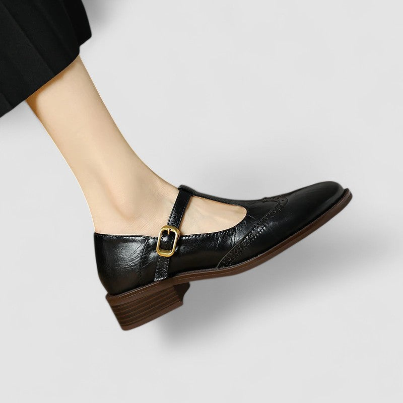 MARGOT | ZAPATOS CON CORREA EN T Y PERFORACIONES