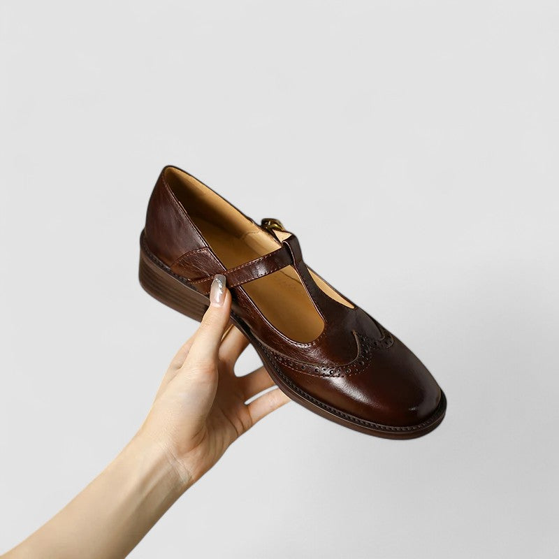 MARGOT | ZAPATOS CON CORREA EN T Y PERFORACIONES