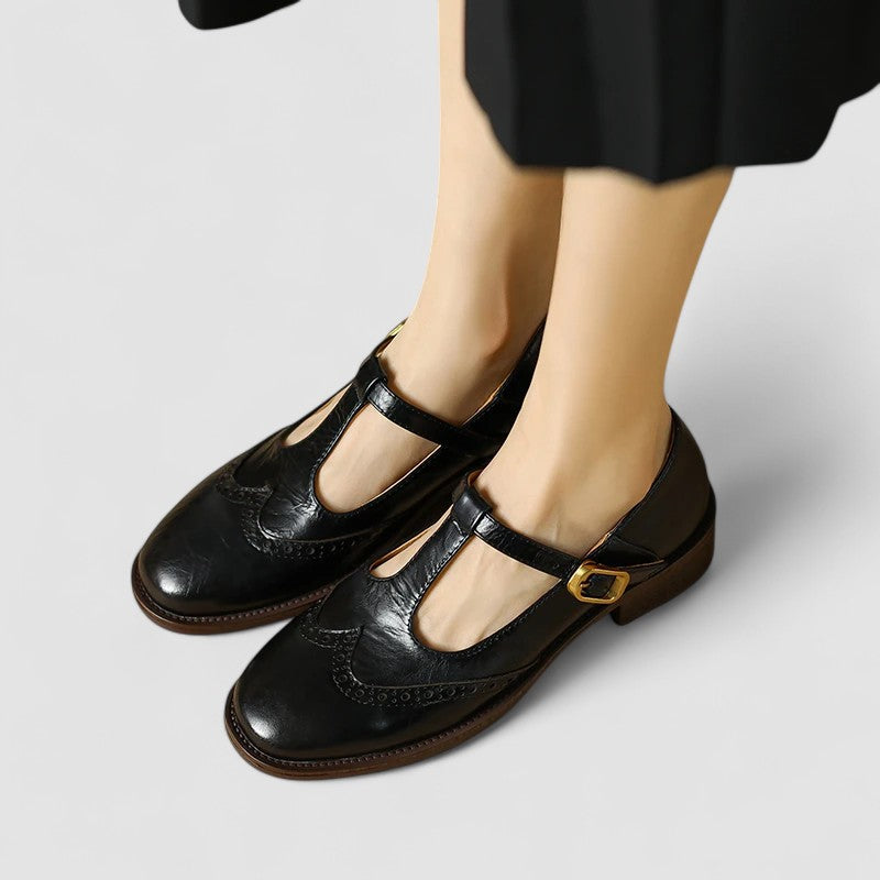 MARGOT | ZAPATOS CON CORREA EN T Y PERFORACIONES